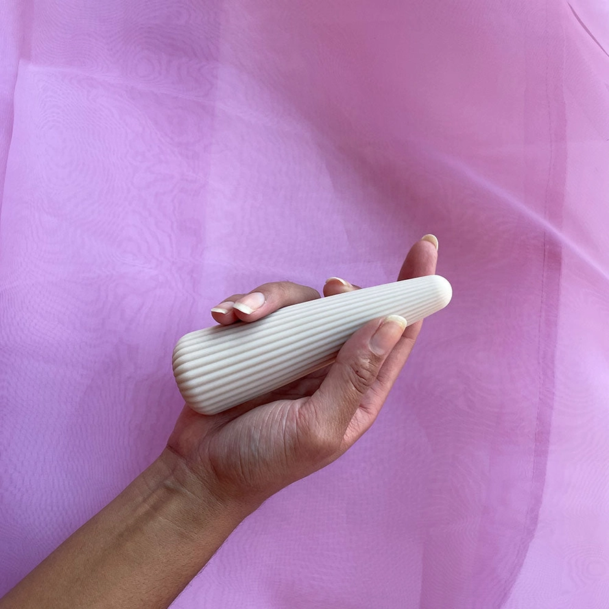 Corny: de stijlvolle beige siliconen vibrator van Peech - Afbeelding 3